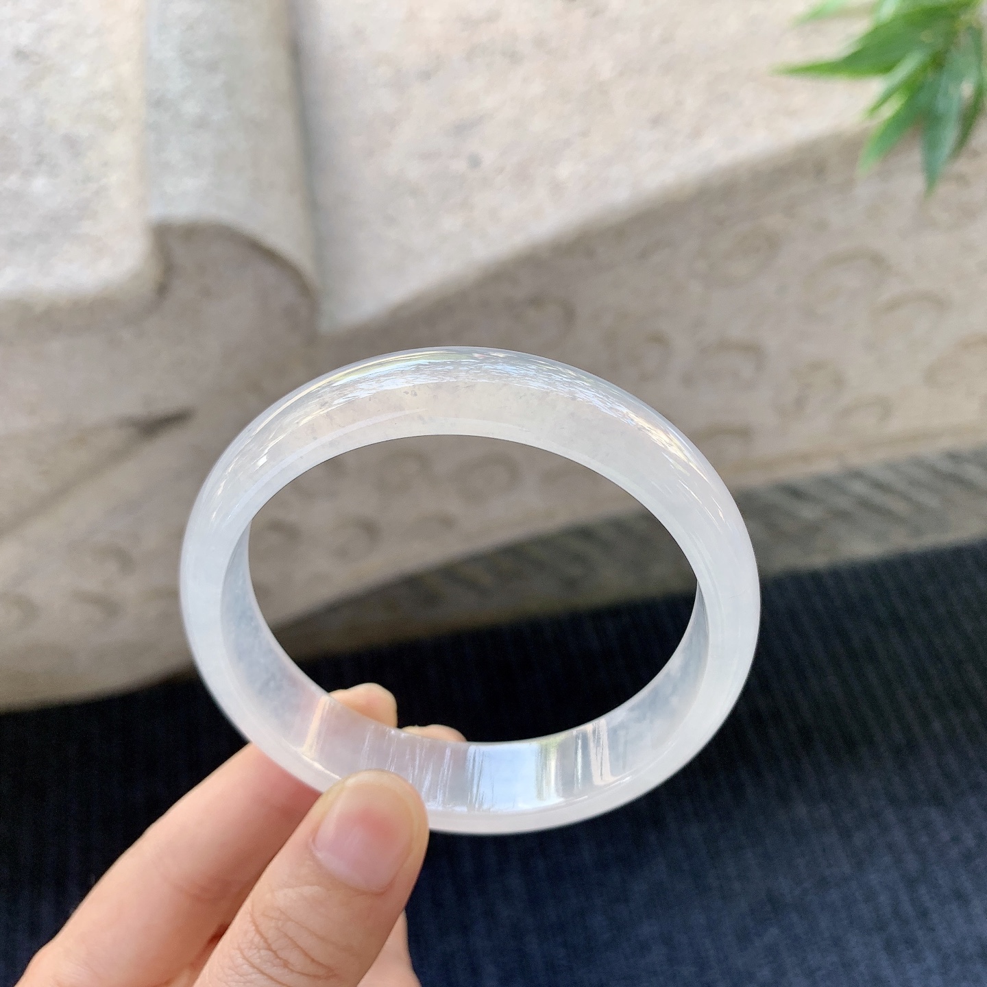 正圈59 60，圈口60.2/14.5/6.6，编码Q5082475，白冰，清透，水润，细腻，种老，打灯有絮线