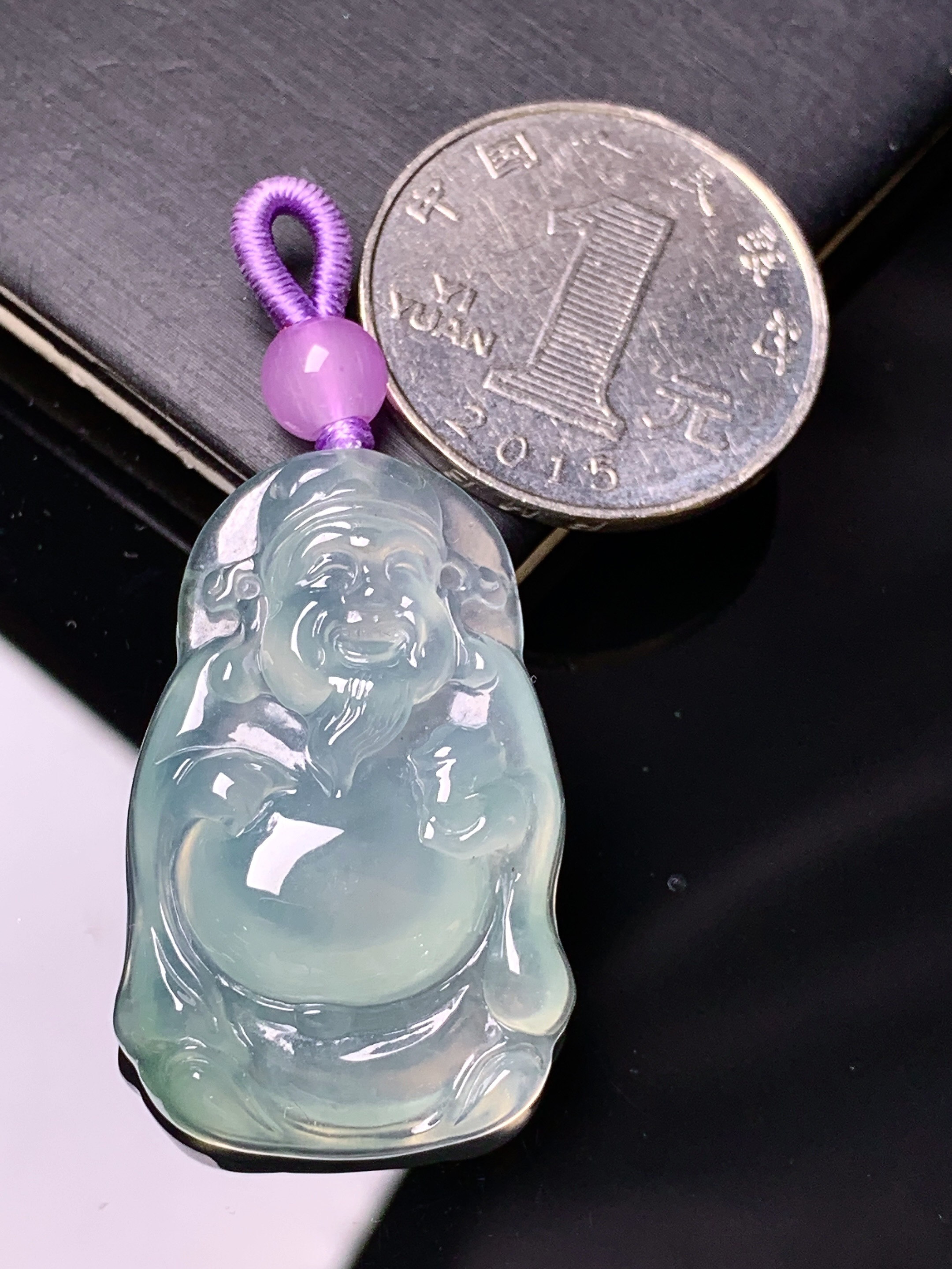 冰种财神吊坠 玉质细腻 色泽艳丽清新 水润亮眼 整体尺寸34.2*21.8*6.3 a8