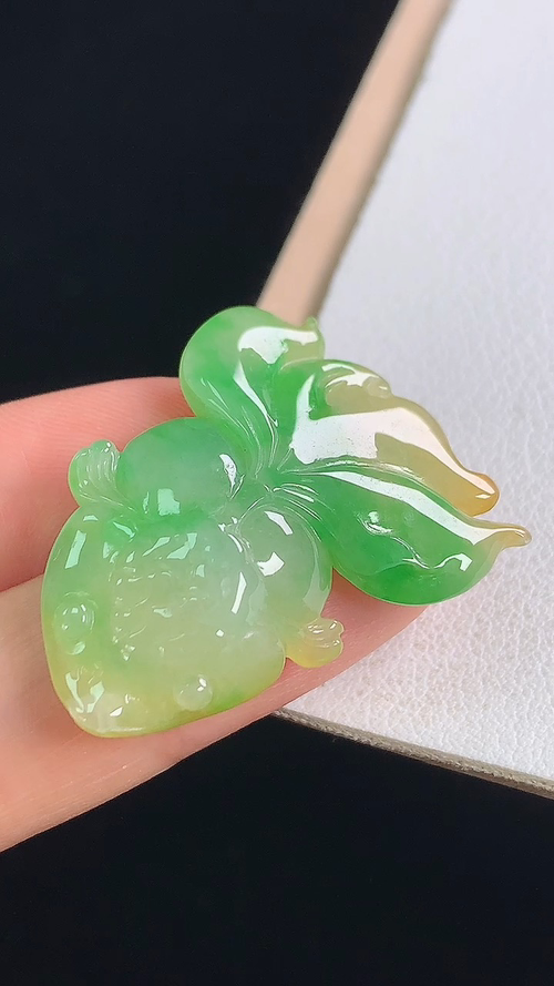 黄加绿金鱼，无裂，尺寸:30.3-24.3-6.2mm
