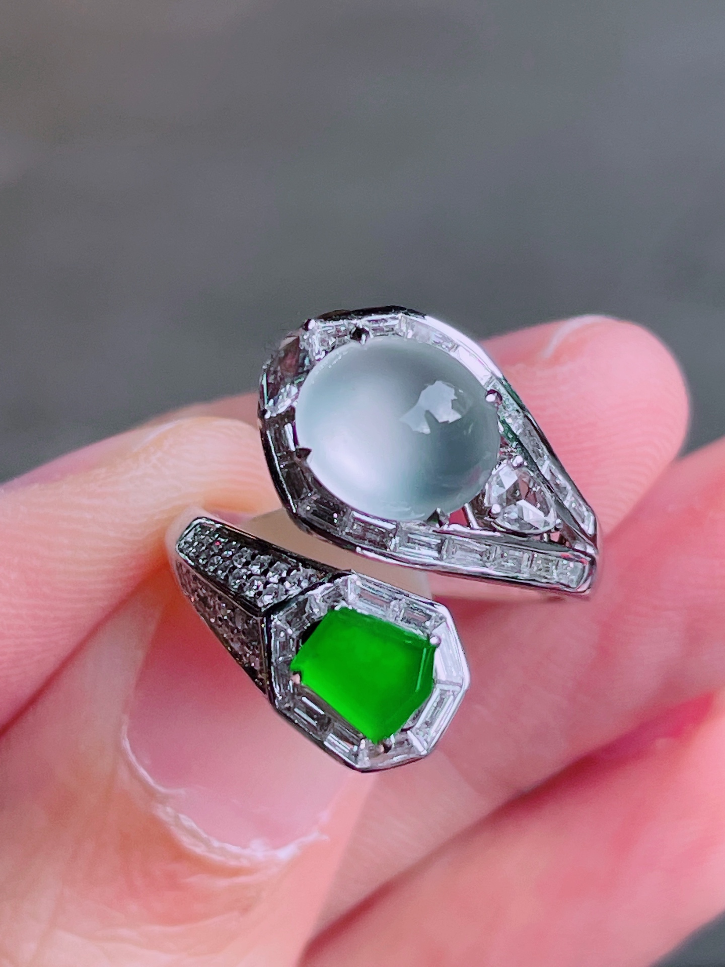 高冰绿蛋面戒指 晶莹剔透，新颖时尚，品相，8.5-7.5-5