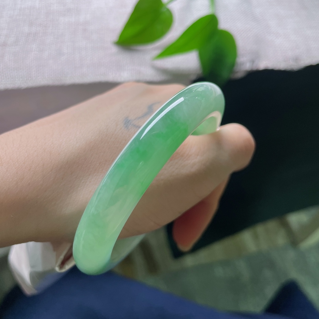 绿底，正圈，耐看，甜美，优雅，贵气，春色满园，一点色线，ss57818a