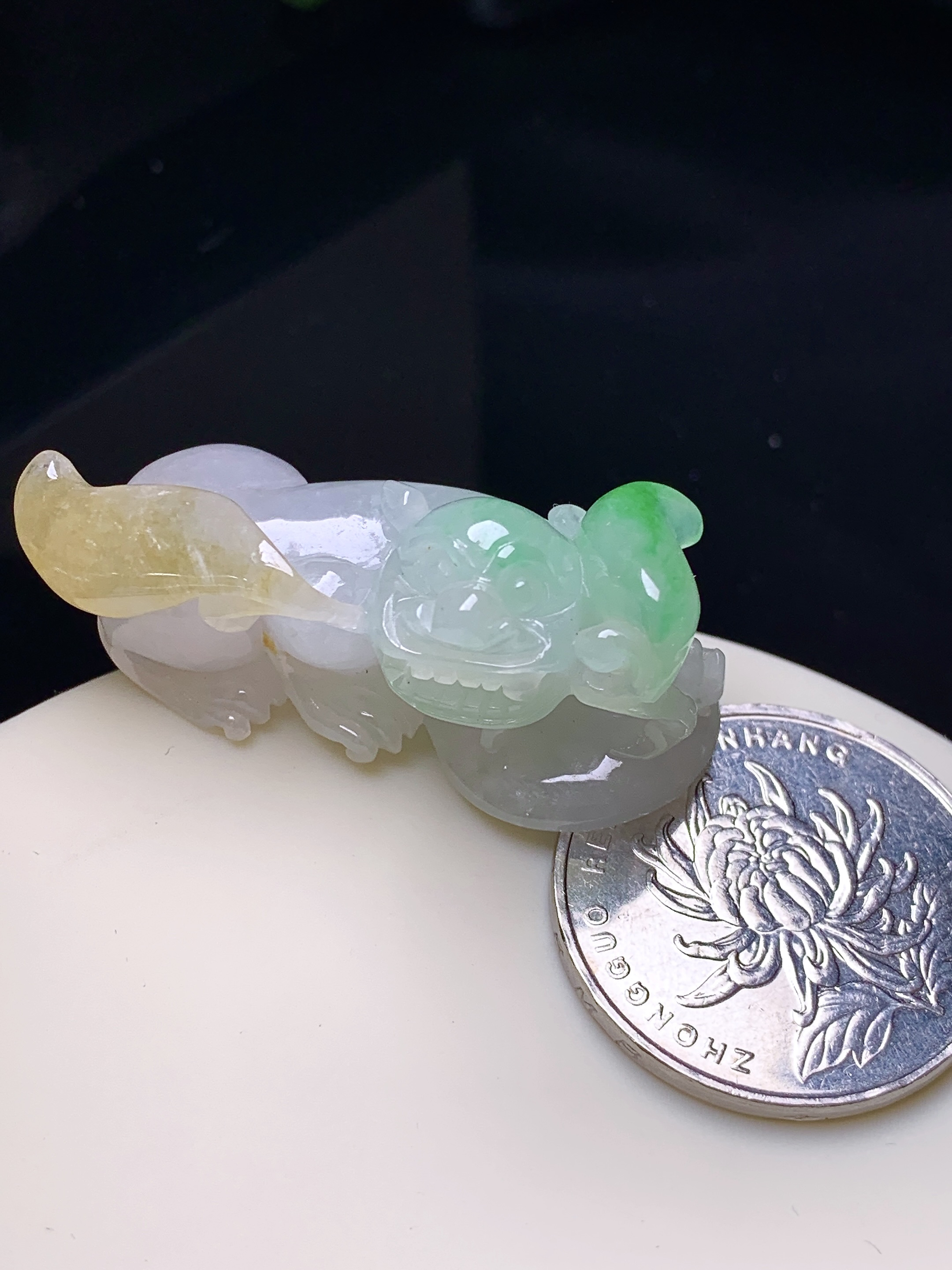 飘黄绿翡貔貅吊坠 玉质细腻 色泽艳丽清新 水润亮眼 整体尺寸38.8*16.2*16.5 a5