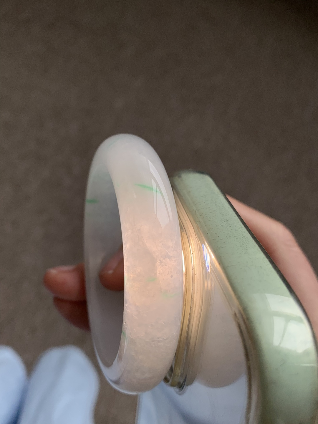 正圈50 51，圈口51.7/12.4/8.3，编码QX082380，描述冰糯飘绿，水润，种老，细腻，打灯有棉线