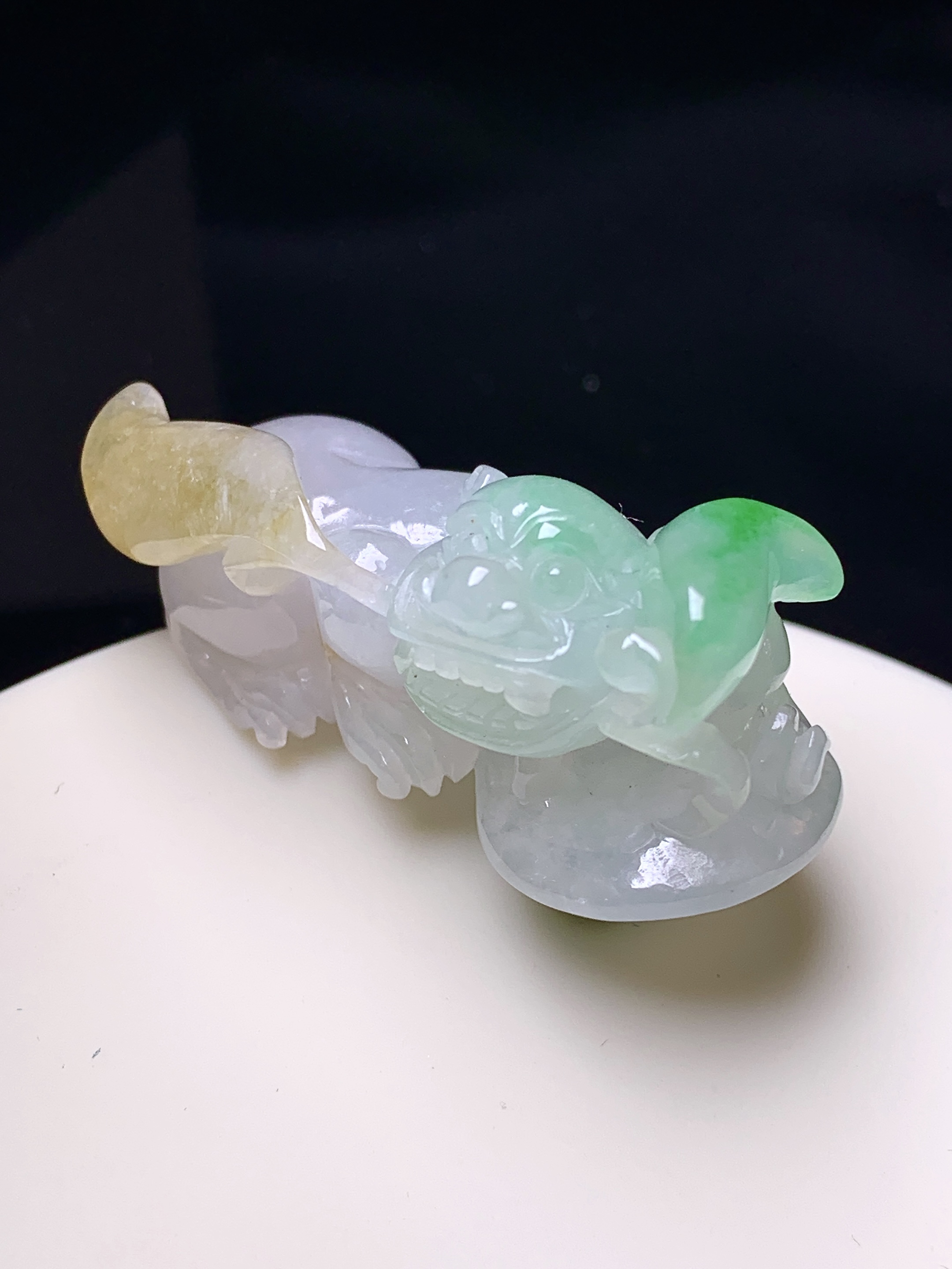 飘黄绿翡貔貅吊坠 玉质细腻 色泽艳丽清新 水润亮眼 整体尺寸38.8*16.2*16.5 a5