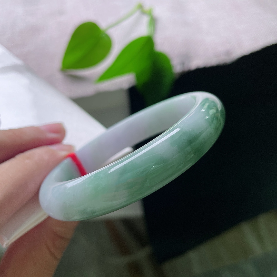 油青正圈，皮纹，淡紫为底，青绿飘花如云烟漫过镯身，韵味悠长，复古优雅，ss57787a
