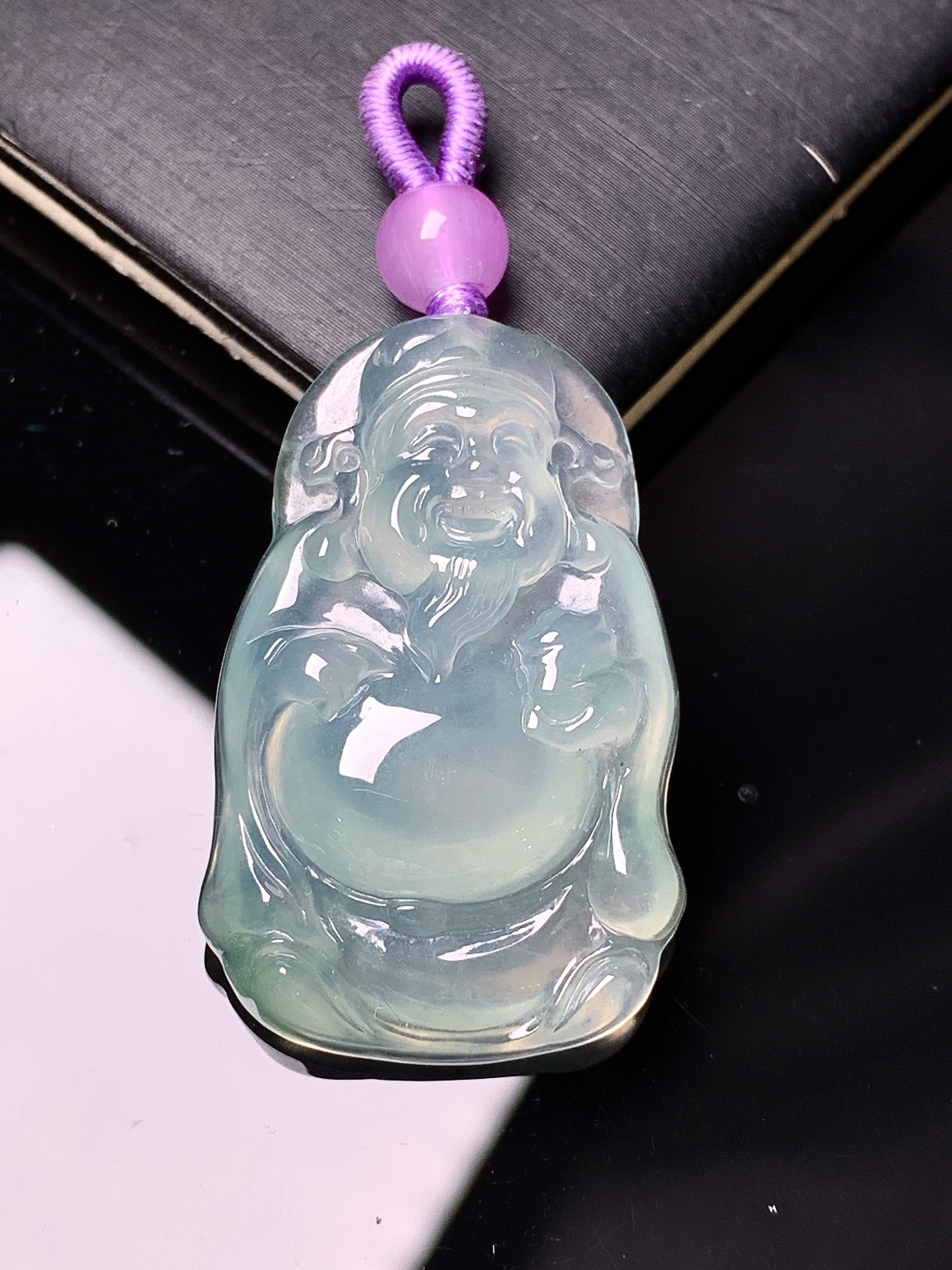 冰种财神吊坠 玉质细腻 色泽艳丽清新 水润亮眼 整体尺寸34.2*21.8*6.3 a8