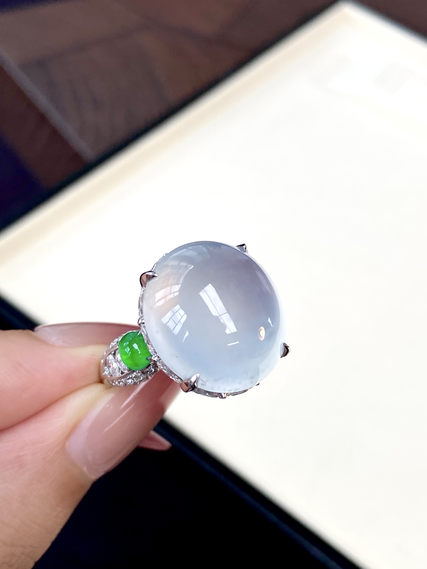 ️高冰种蛋面戒指，这才是贵气天花板，自带柔光滤镜，上手能瞬间提升整体气质：18.4-20.9-15.3，裸石：18.4-17.4-8mm，无裂。