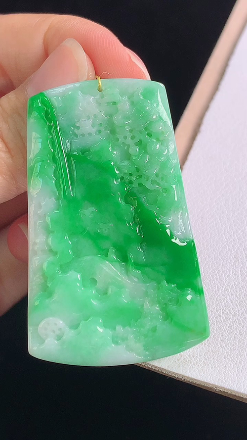 阳绿山水牌，无裂，尺寸:49.0-31.5-5.7mm 18