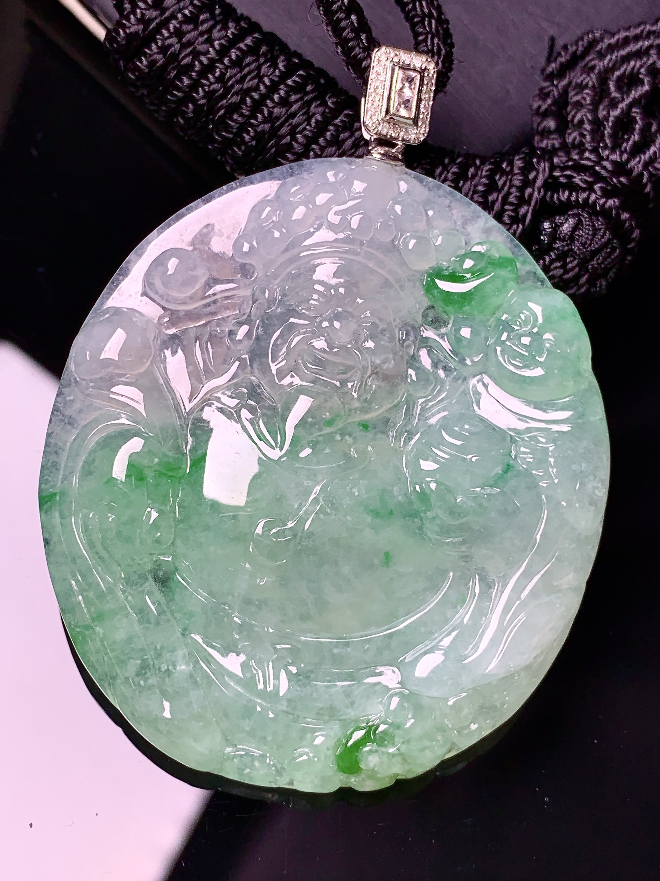 18k金钻镶嵌飘绿财神吊坠 玉质细腻 色泽艳丽清新 水润亮眼 整体尺寸58.3*43.8*5.8 x3