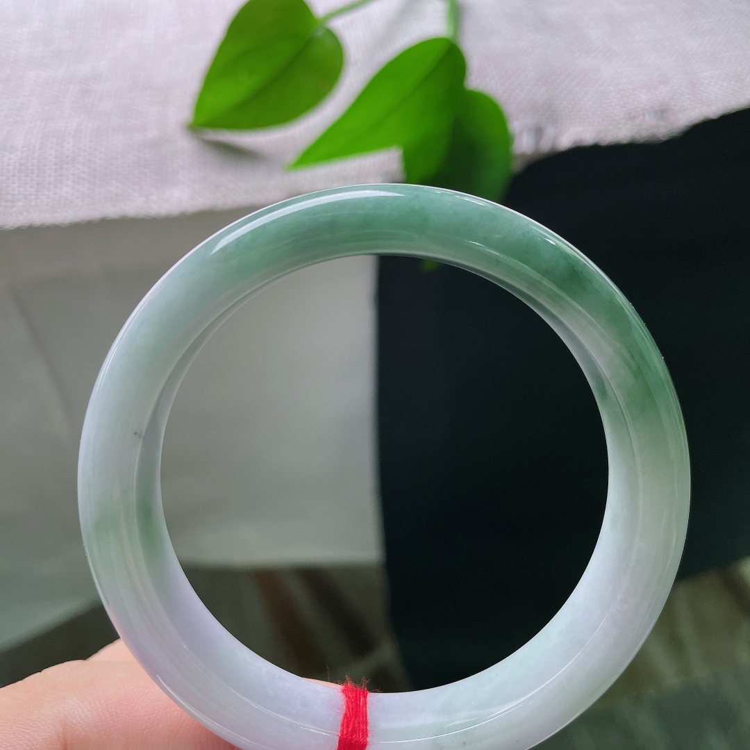 油青正圈，皮纹，淡紫为底，青绿飘花如云烟漫过镯身，韵味悠长，复古优雅，ss57787a