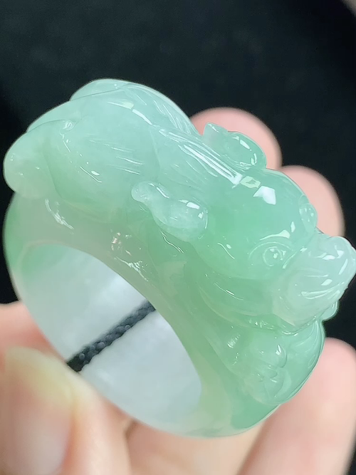 貔貅玉扳指，无裂，内径尺寸22.2-12.6-14.7mm，28号手寸，D23hwa