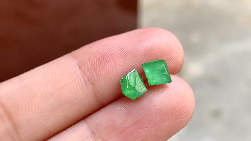 正阳绿钻石方块一对,完整