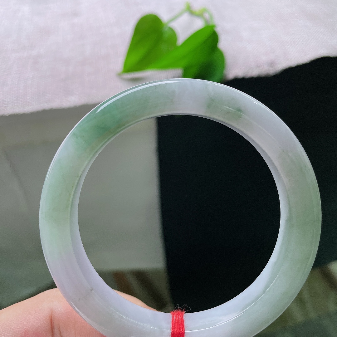 油青正圈，皮纹，色泽层次丰富，柔光内敛，自带温婉含蓄的东方韵味。ss57814a