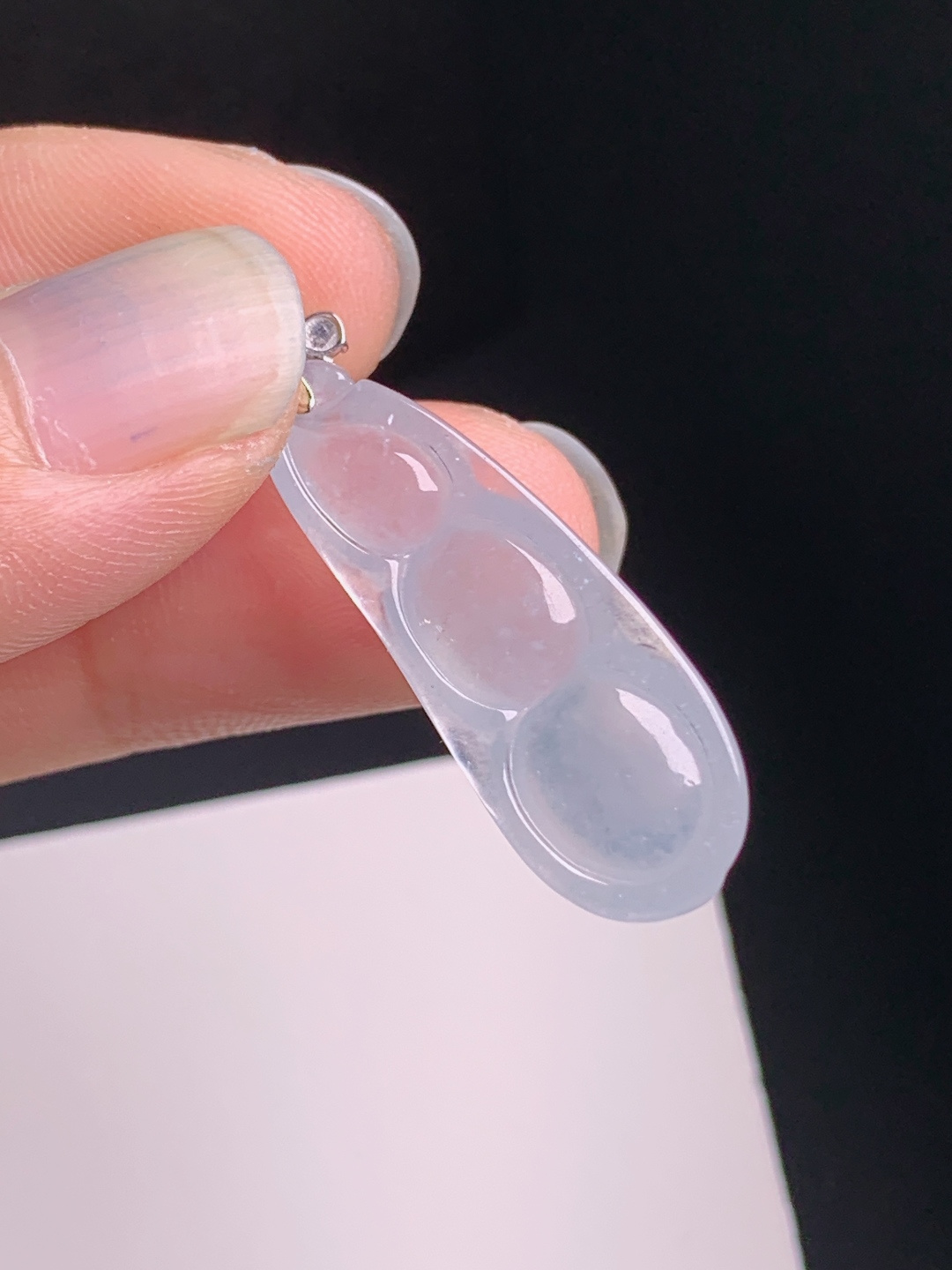 高冰福豆吊坠，冰透起光，形态圆润，连中三元，平安顺遂