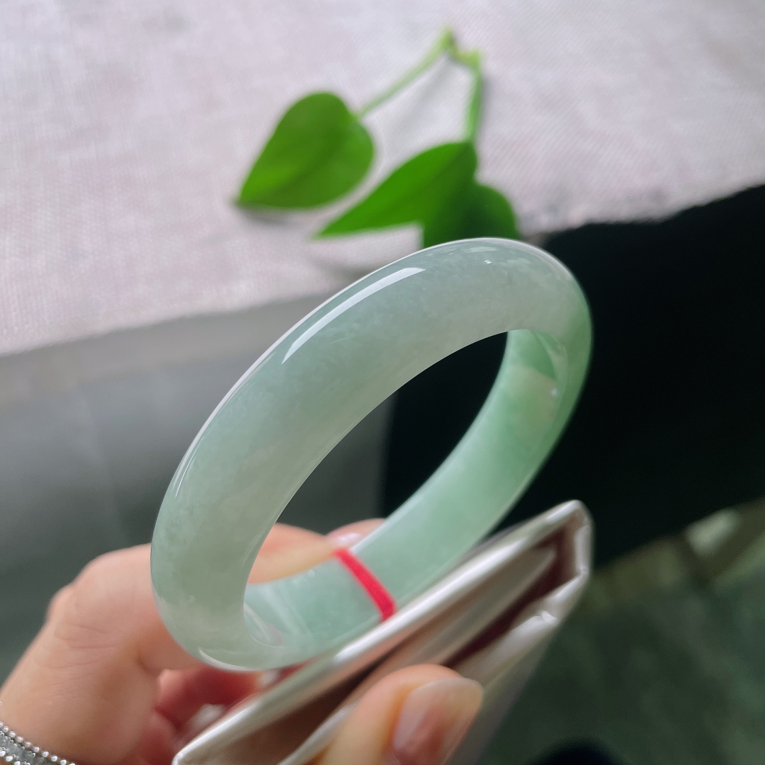绿底正圈，甜美秀丽，水润细腻，婉间的温婉，贵气，无裂，ss57842a