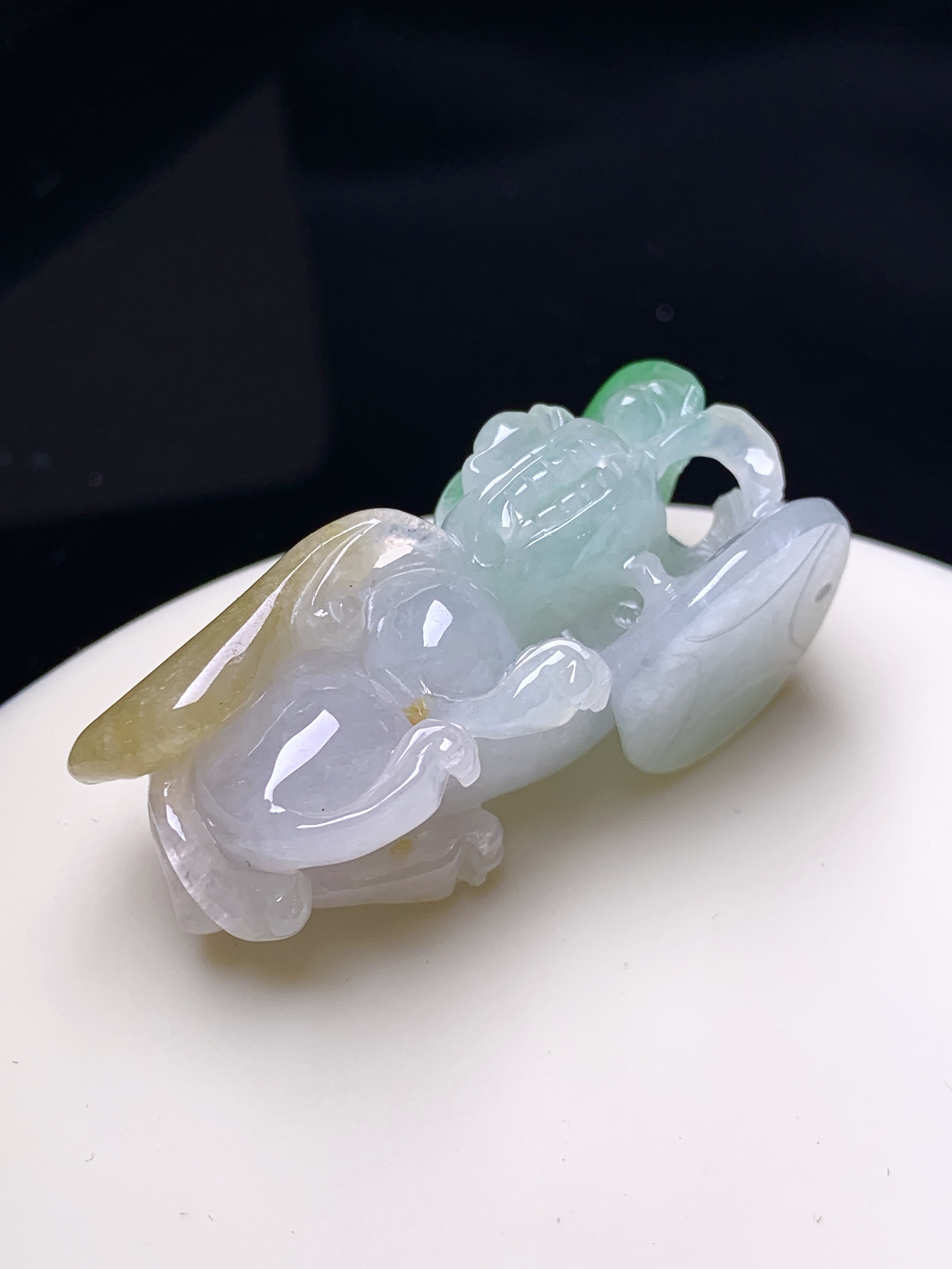 飘黄绿翡貔貅吊坠 玉质细腻 色泽艳丽清新 水润亮眼 整体尺寸38.8*16.2*16.5 a5