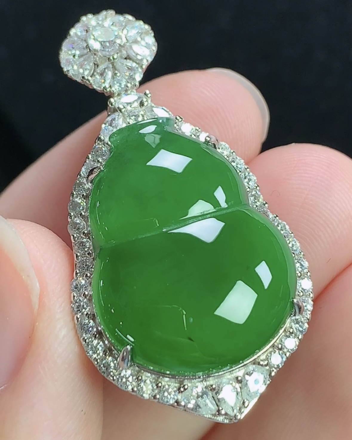 秒杀，银镶嵌满绿葫芦，福禄双全，整体尺寸37.0-19.8-10mm，裸石尺寸21.1-1664-4