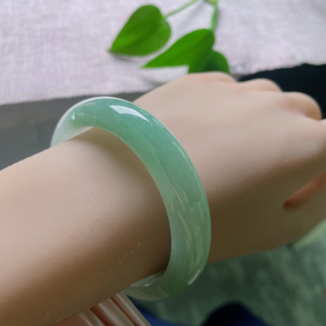 绿底正圈，甜美秀丽，水润细腻，婉间的温婉，贵气，无裂，ss57842a