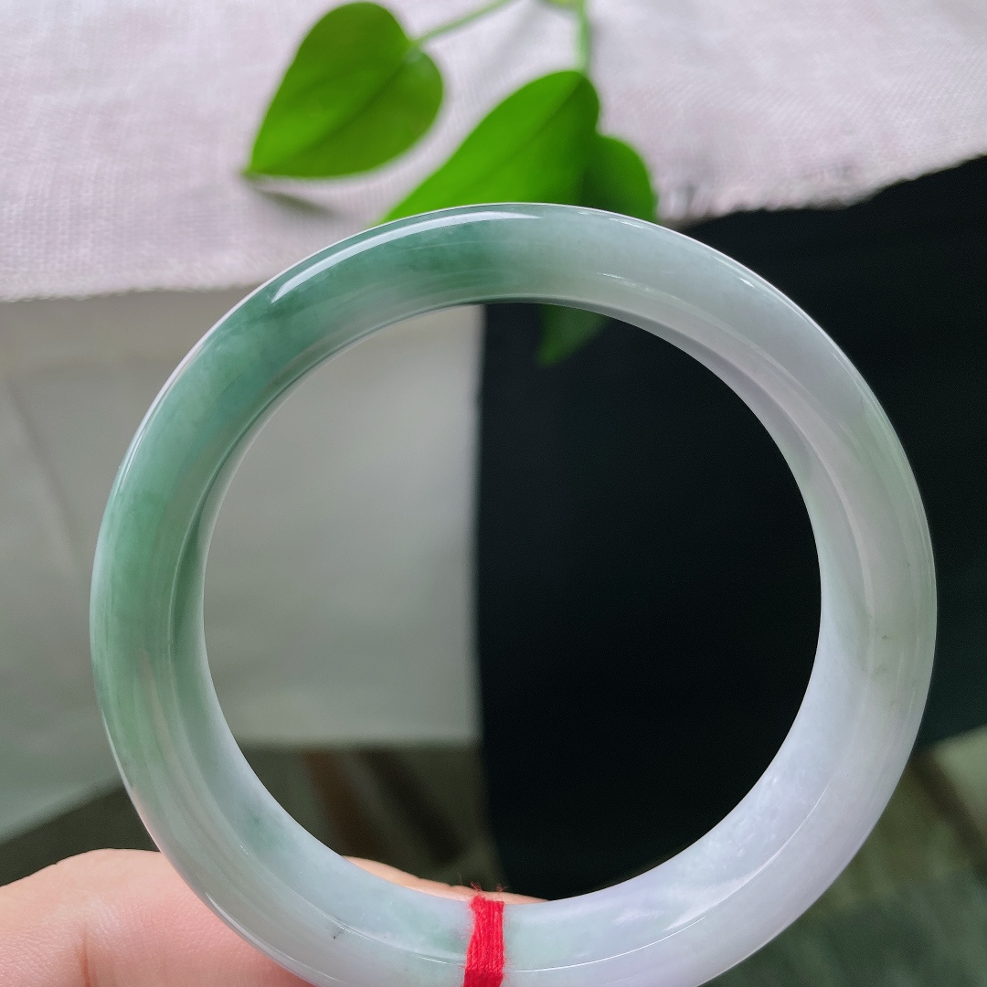 油青正圈，皮纹，淡紫为底，青绿飘花如云烟漫过镯身，韵味悠长，复古优雅，ss57787a