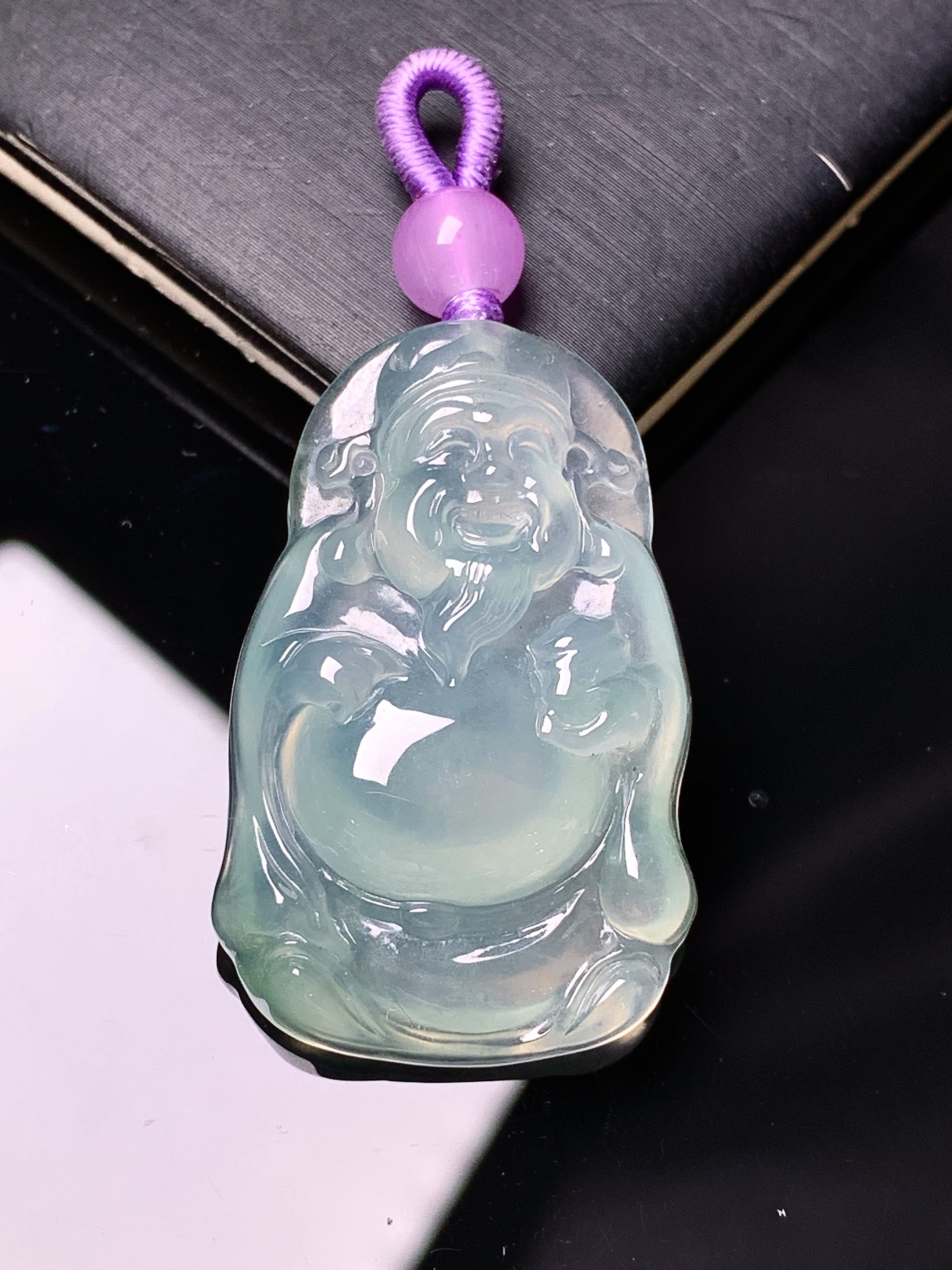 冰种财神吊坠 玉质细腻 色泽艳丽清新 水润亮眼 整体尺寸34.2*21.8*6.3 a8