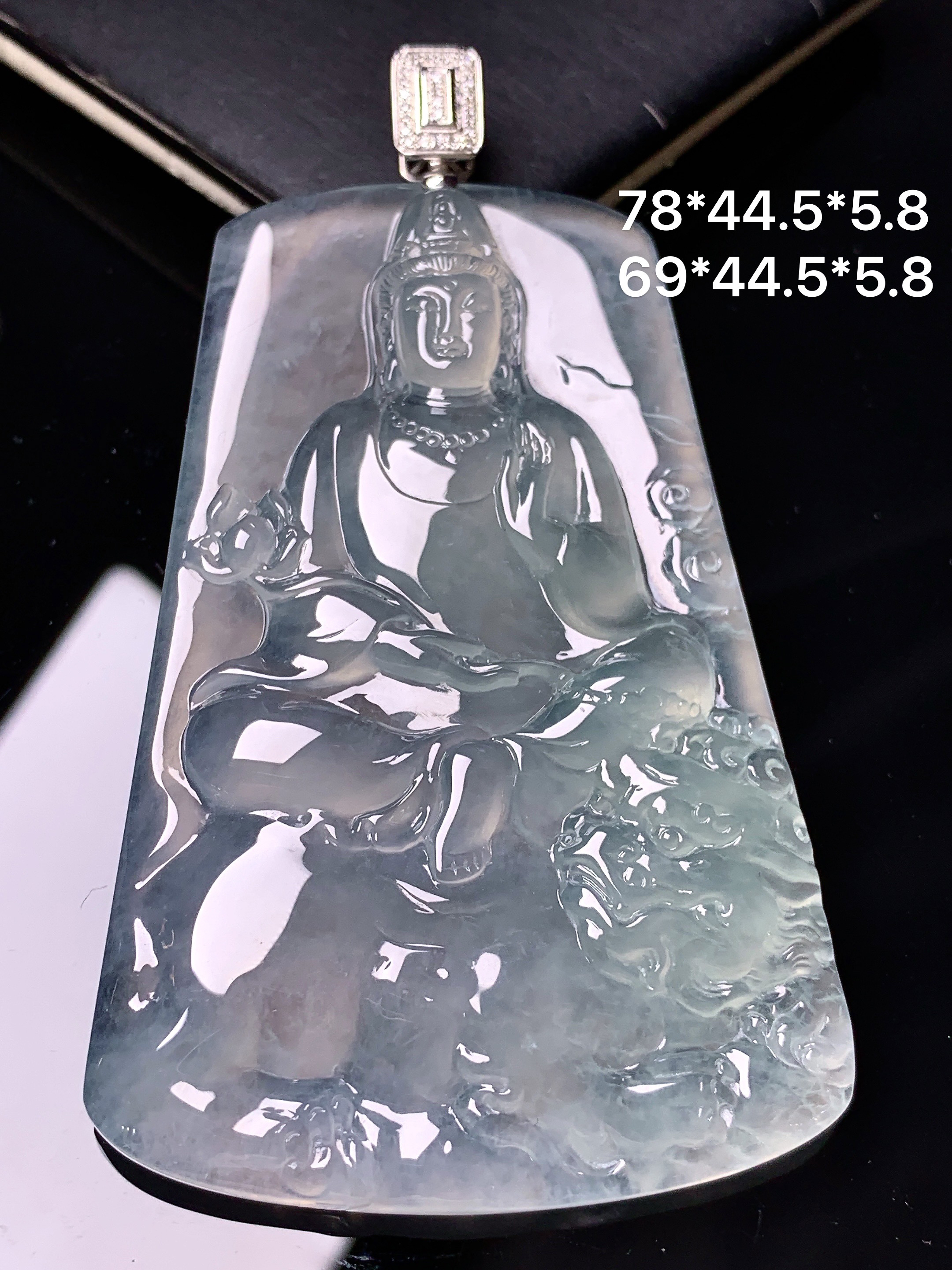 18k金钻镶嵌冰种文殊观音菩萨吊坠 玉质细腻 色泽艳丽清新 水润亮眼 整体尺寸78*44.5*5.8 L1