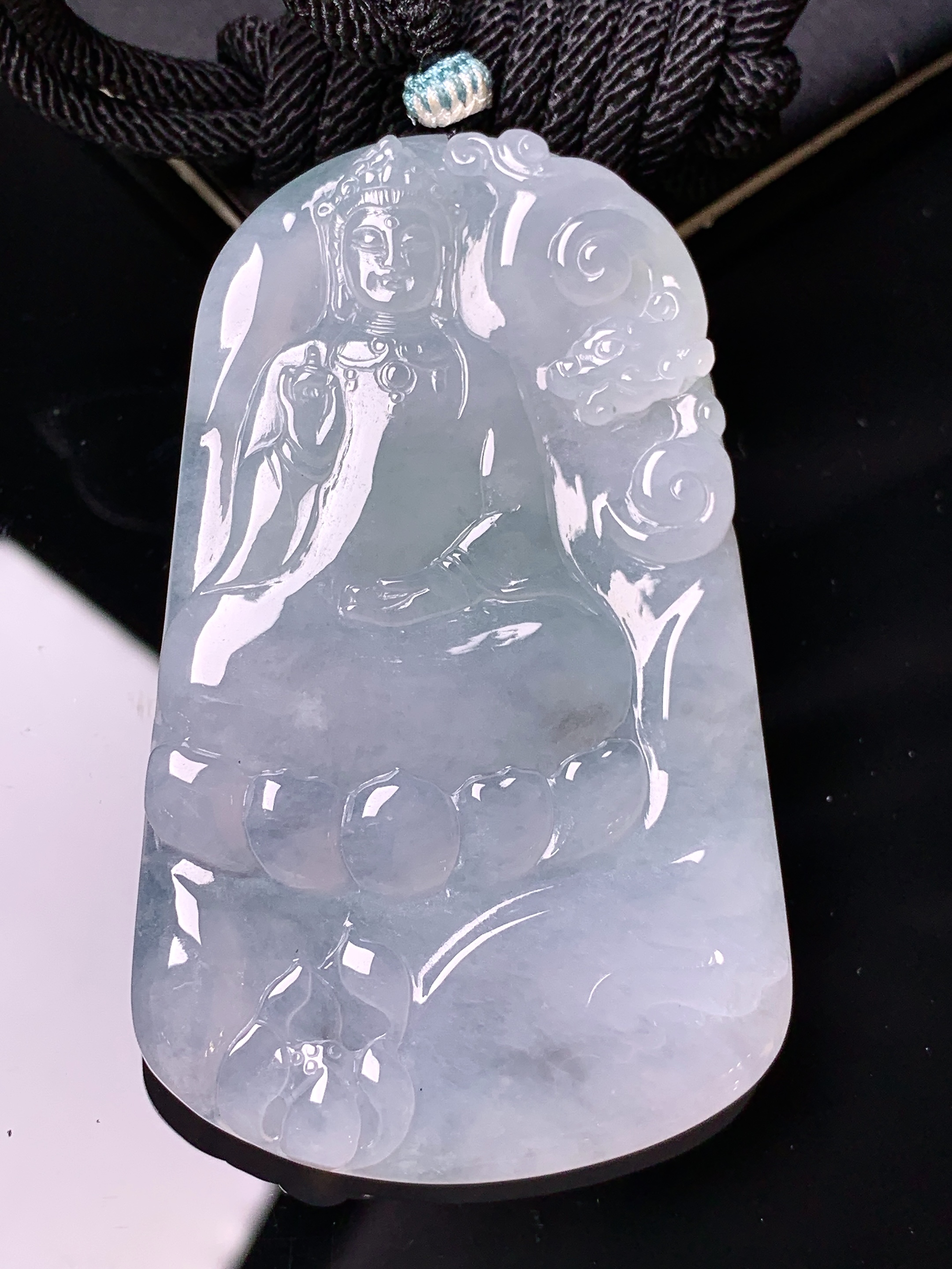 冰种观音菩萨吊坠 玉质细腻 色泽艳丽清新 水润亮眼 整体尺寸62.5*37.5*5.6 a5