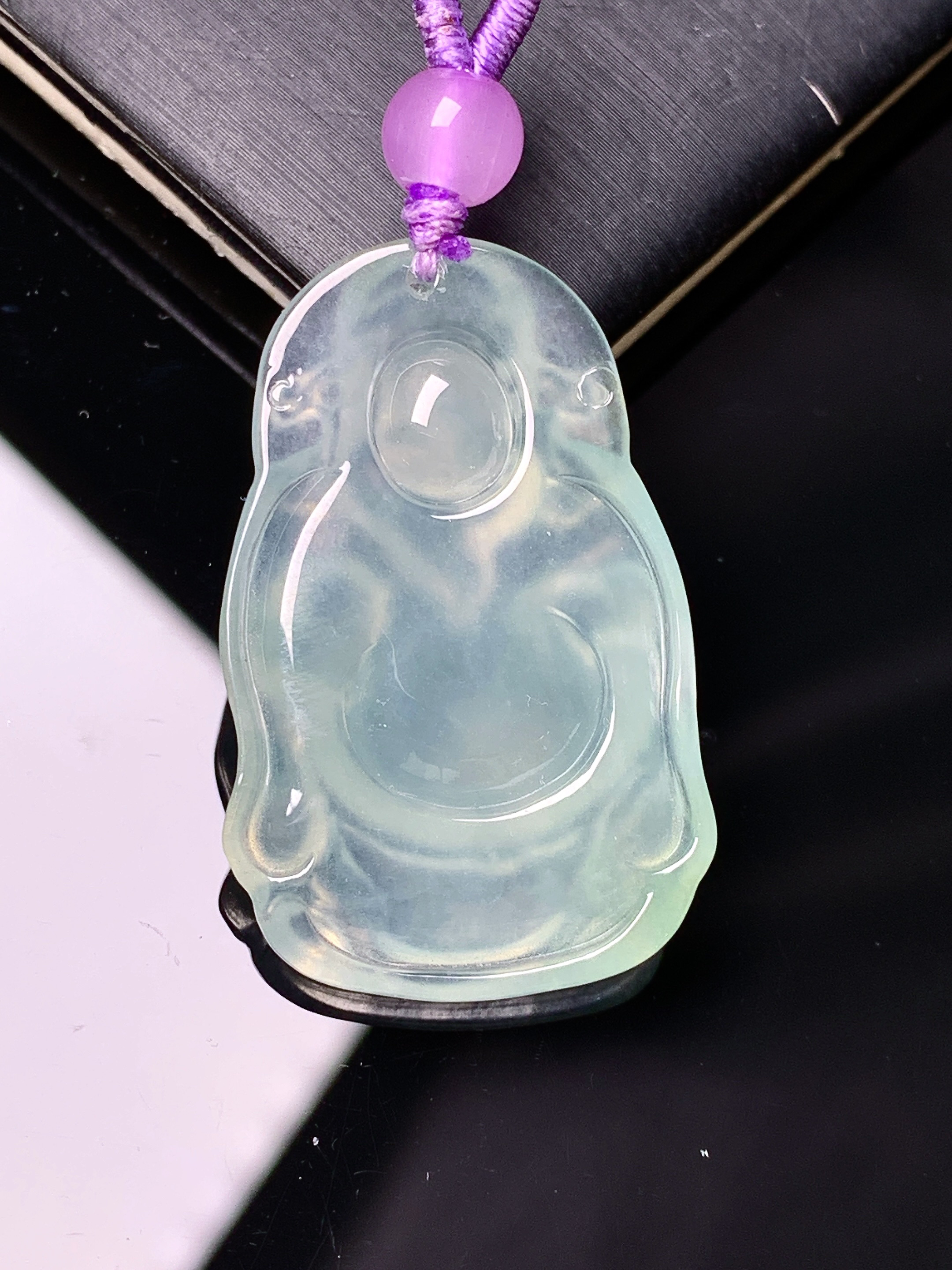 冰种财神吊坠 玉质细腻 色泽艳丽清新 水润亮眼 整体尺寸34.2*21.8*6.3 a8