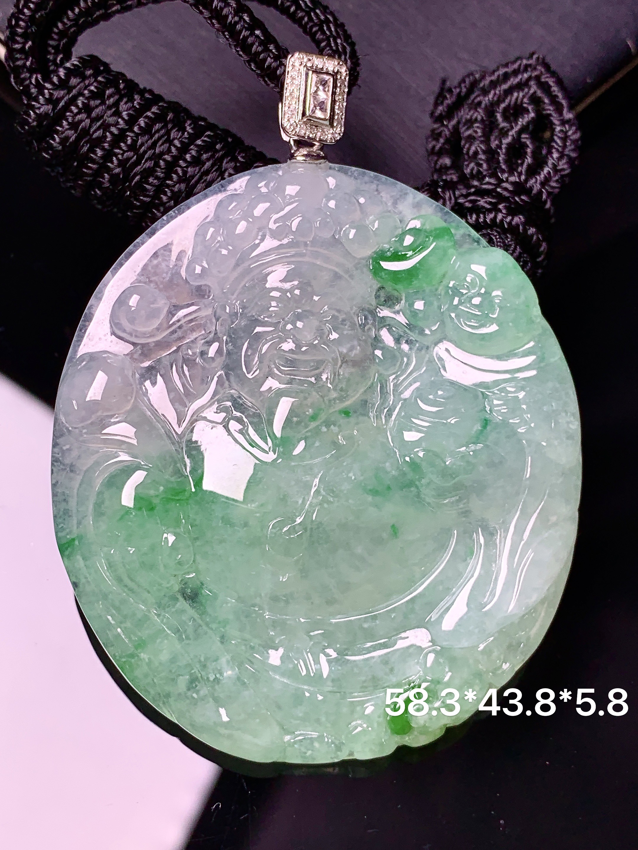 18k金钻镶嵌飘绿财神吊坠 玉质细腻 色泽艳丽清新 水润亮眼 整体尺寸58.3*43.8*5.8 x3
