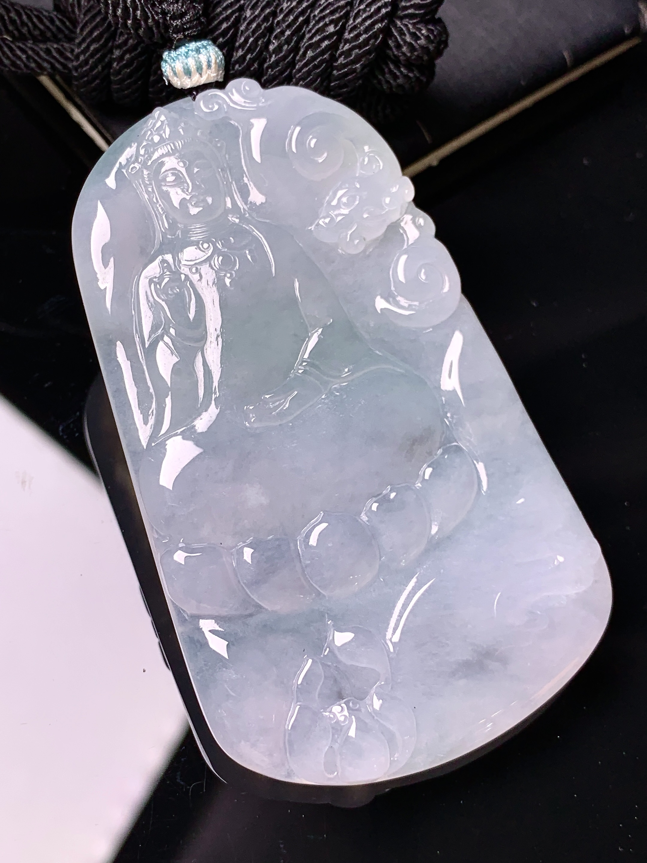 冰种观音菩萨吊坠 玉质细腻 色泽艳丽清新 水润亮眼 整体尺寸62.5*37.5*5.6 a5