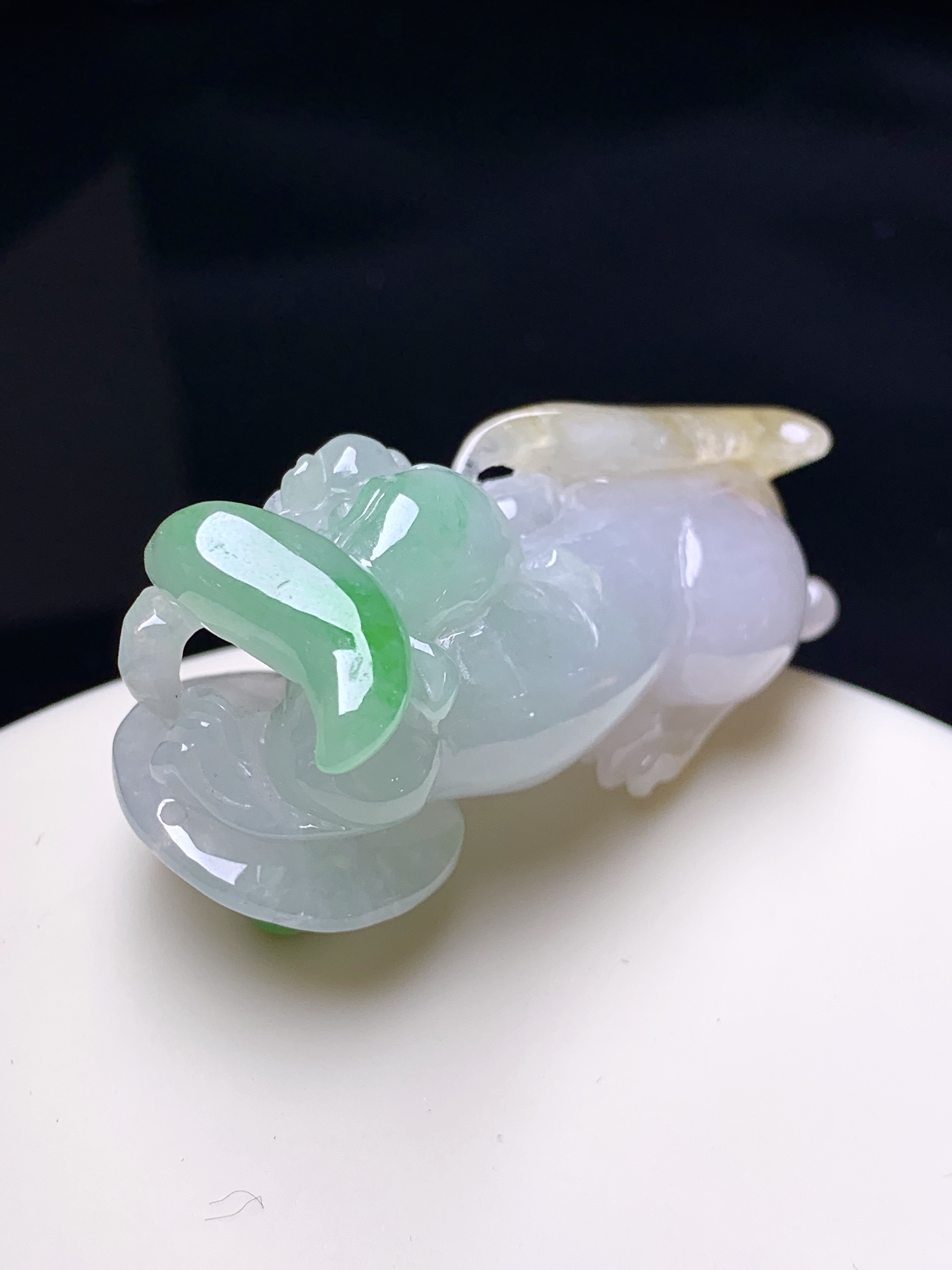 飘黄绿翡貔貅吊坠 玉质细腻 色泽艳丽清新 水润亮眼 整体尺寸38.8*16.2*16.5 a5