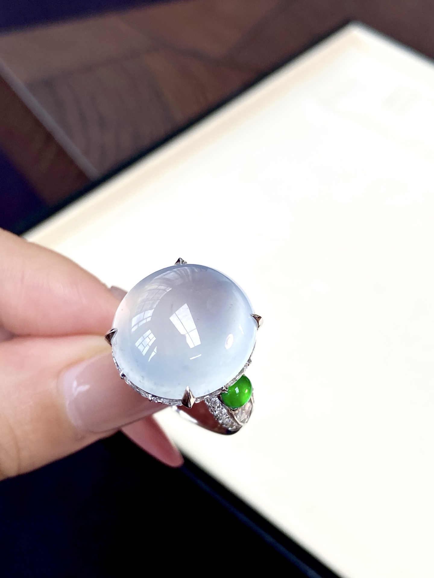 ️高冰种蛋面戒指，这才是贵气天花板，自带柔光滤镜，上手能瞬间提升整体气质：18.4-20.9-15.3，裸石：18.4-17.4-8mm，无裂。