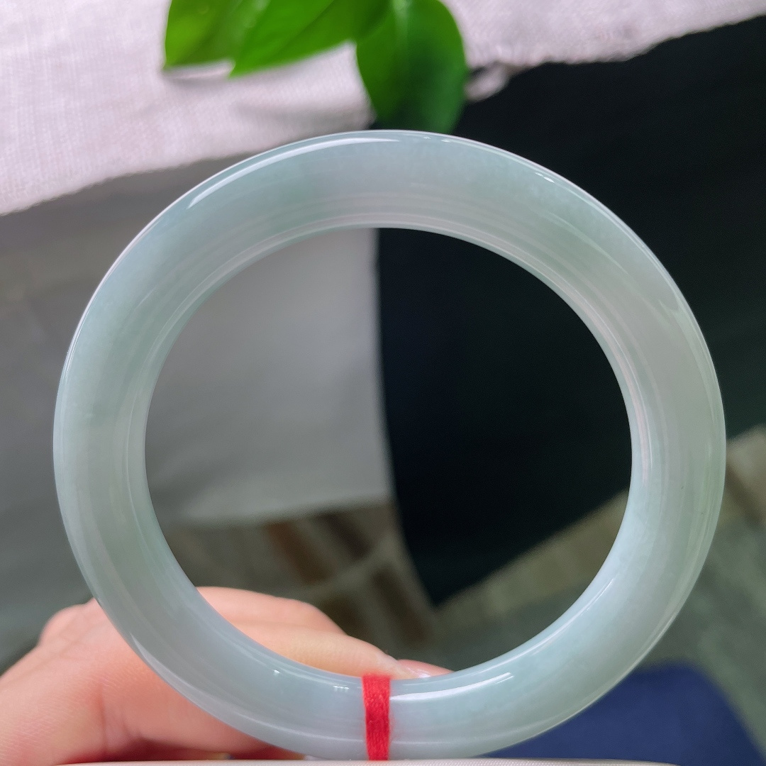 蓝底圆条，无裂，料子水头挺不错，摸起来油润顺滑，看着就很有灵气。ss57603a