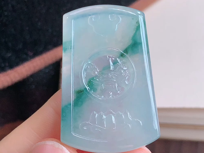 仿古牌，无裂，尺寸38.2-24.8-6.0mm，包A附证书