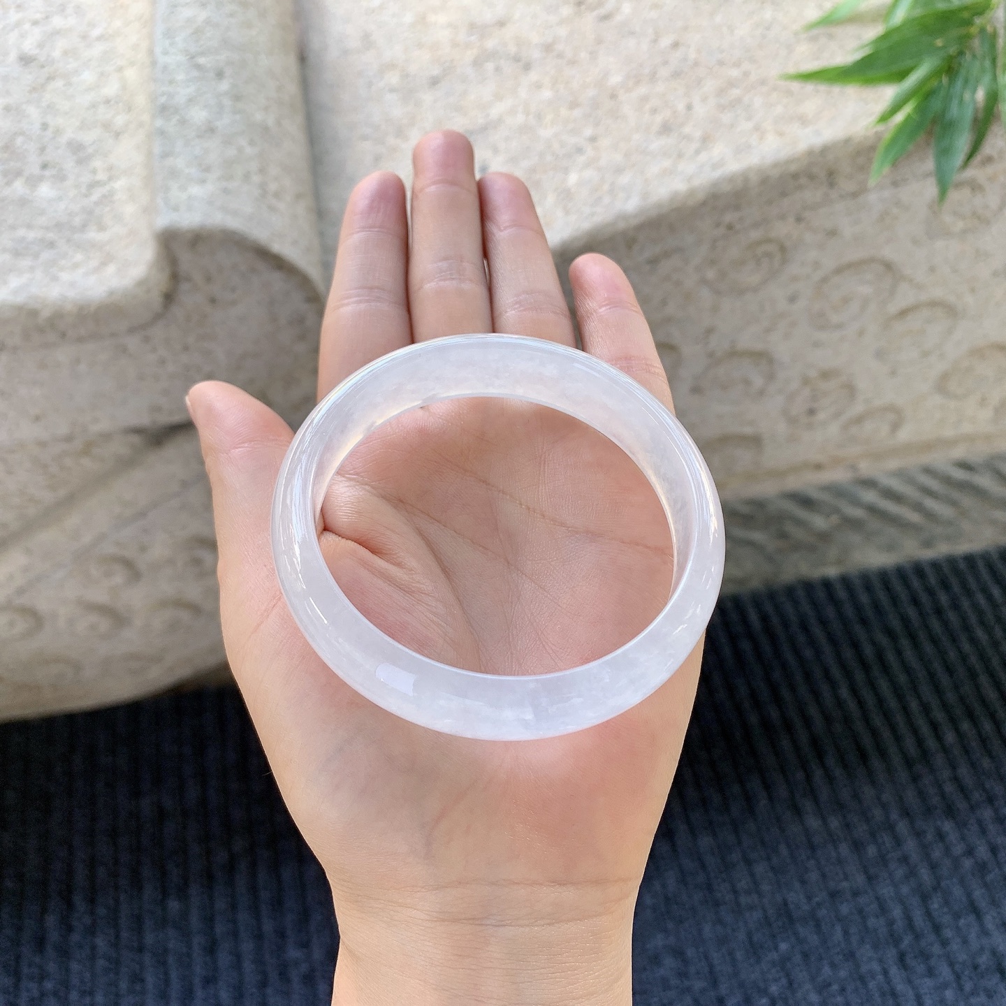 正圈59 60，圈口60.2/14.5/6.6，编码Q5082475，白冰，清透，水润，细腻，种老，打灯有絮线