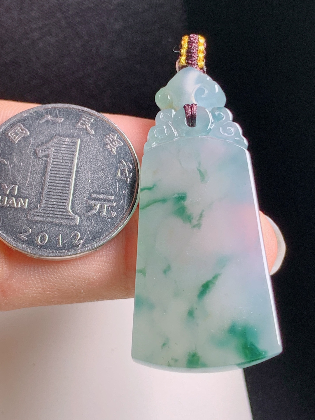 冰种飘花无事牌，飘逸灵动，玉质清透，平安无忧