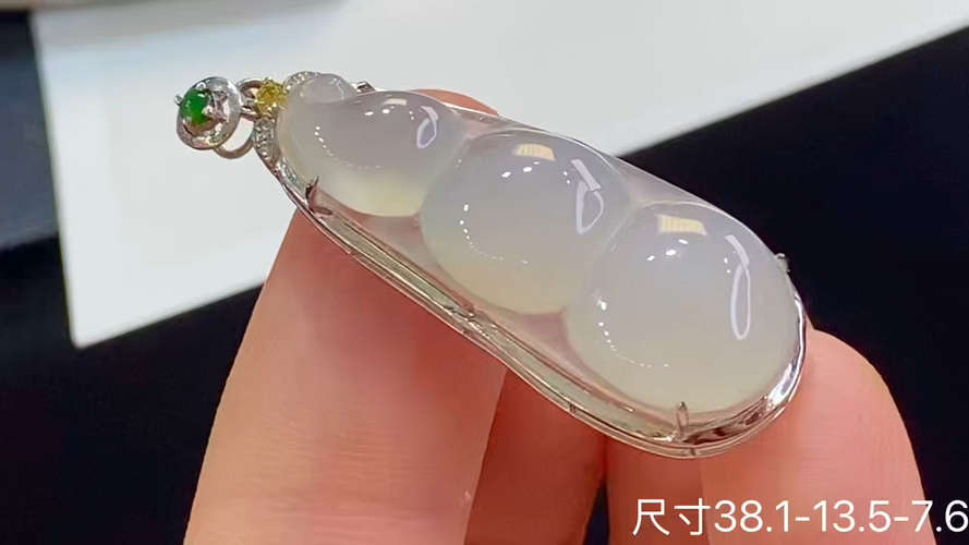 ️18k金+钻福豆吊坠，无裂，38.1-13.5-7.6