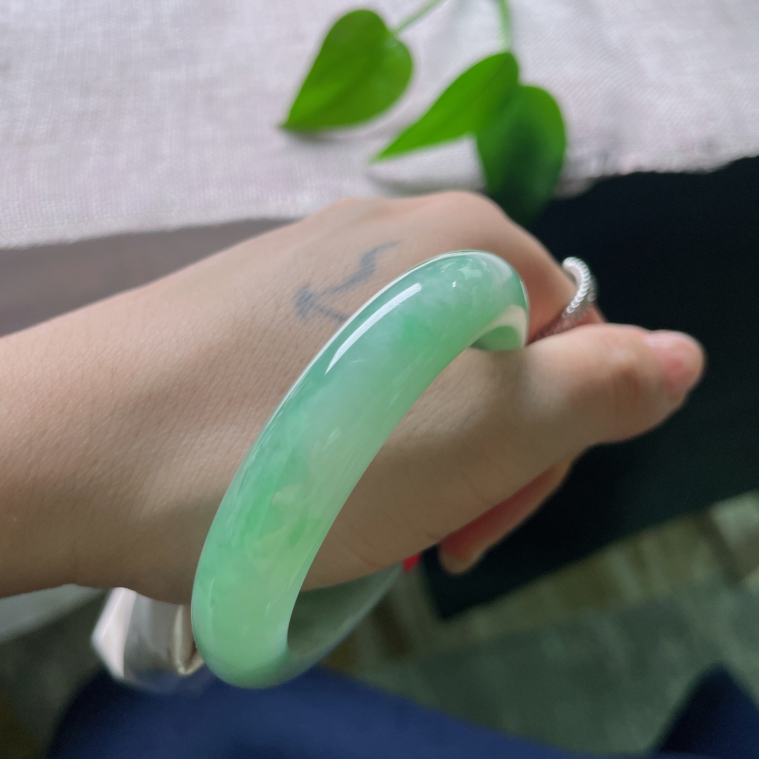 绿底正圈，清新素雅，贵气，优雅，耐看，甜美，一点色线，ss57827a