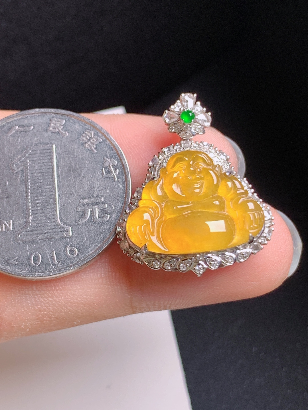 冰黄翡佛公吊坠，冰润金黄，笑态祥和，招财纳福