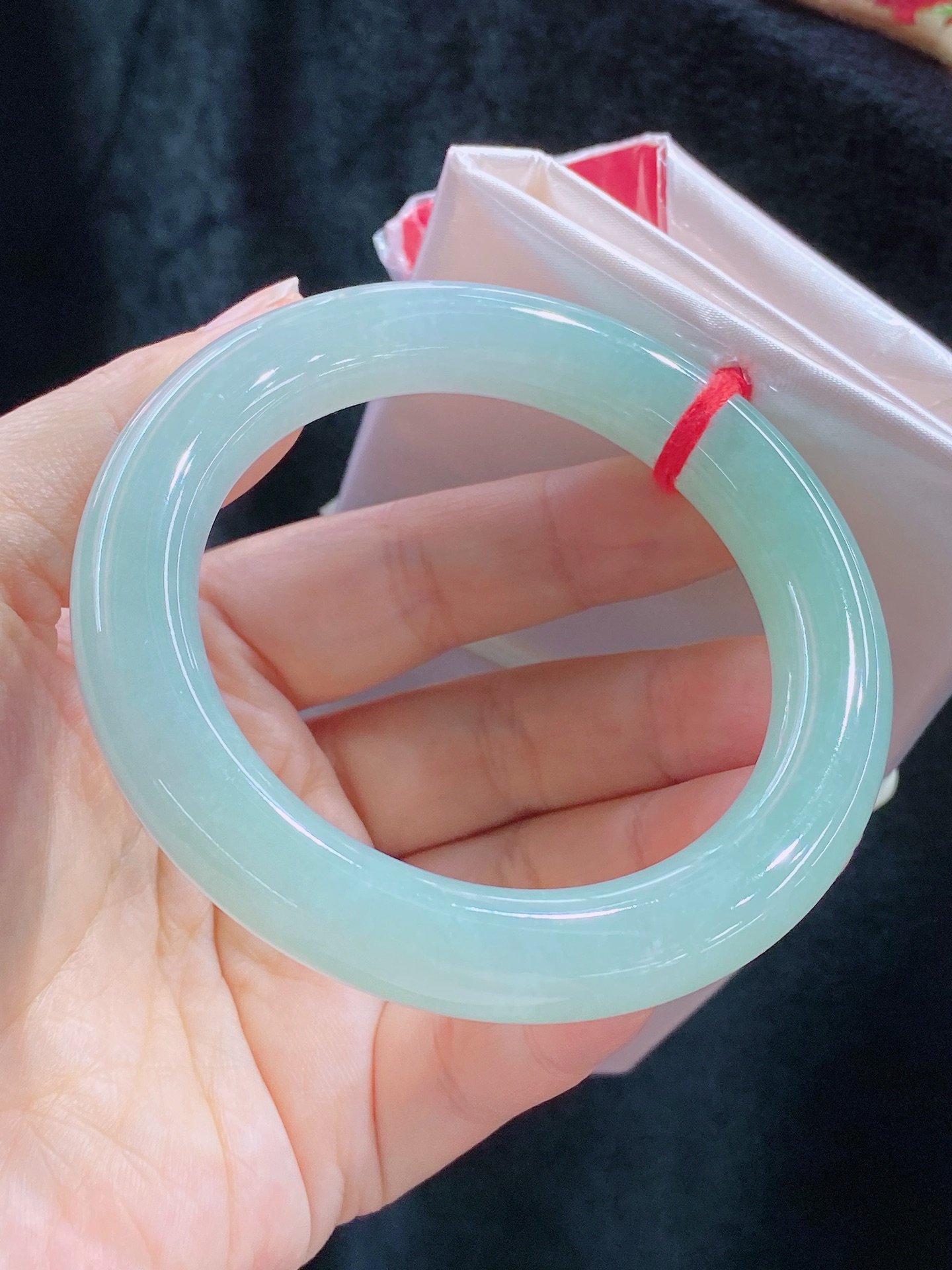 【油绿底色】胖圆条手镯，油润起胶，胶感满满，无裂，尺寸56.5/10.6/10.2，B96-823