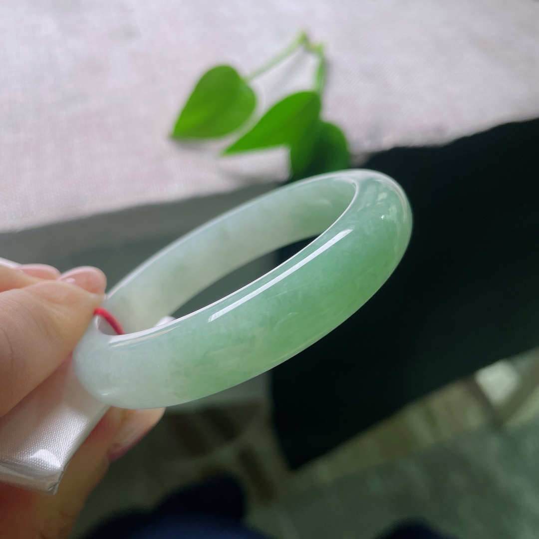 绿底正圈，甜美秀丽，水润细腻，婉间的温婉，贵气，无裂，ss57842a
