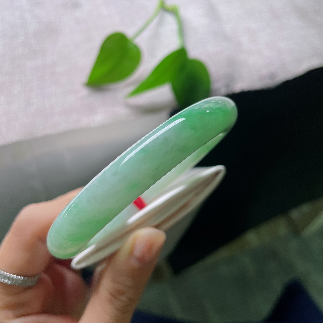 绿底，正圈，耐看，甜美，优雅，贵气，春色满园，一点色线，ss57818a