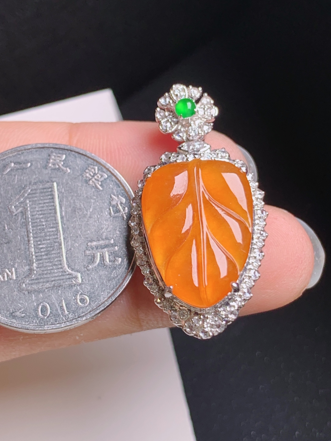 黄翡树叶吊坠，明艳如火，金枝玉叶，事业兴旺