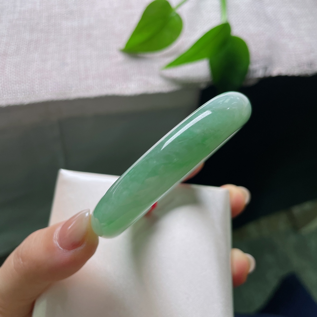 绿底正圈，清新素雅，贵气，优雅，耐看，甜美，一点色线，ss57827a