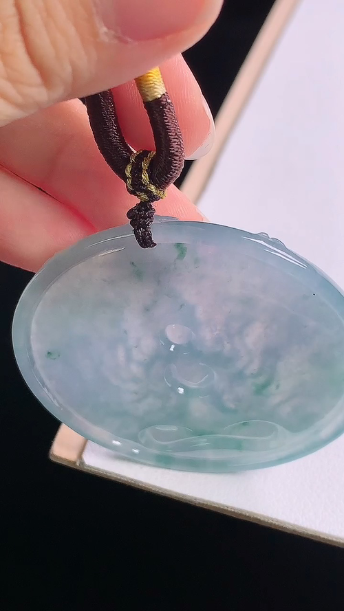 冰蓝飘花千手观音，无裂，尺寸:52.9-6.0mm