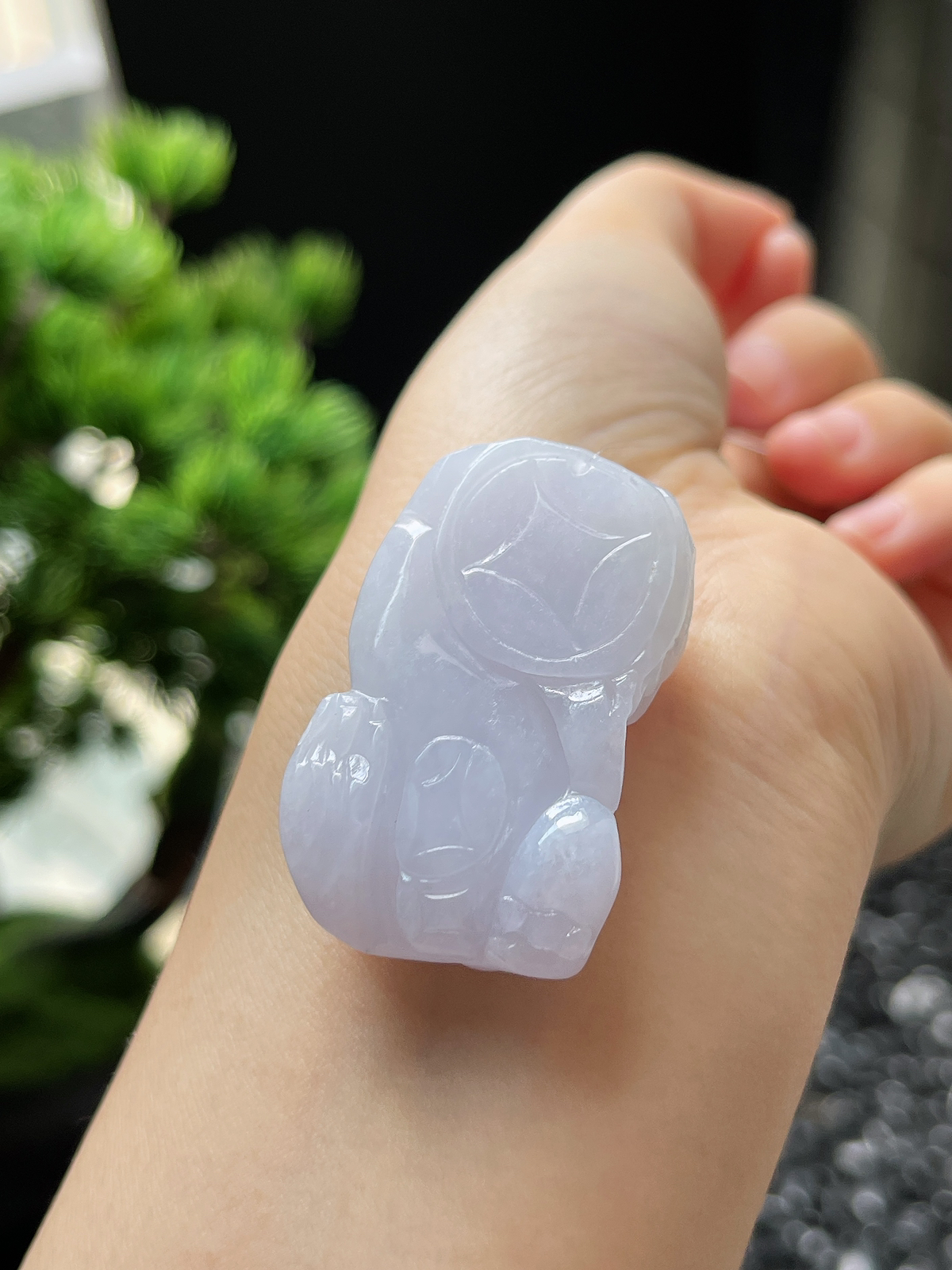 翡翠糯化种淡紫色貔貅吊坠