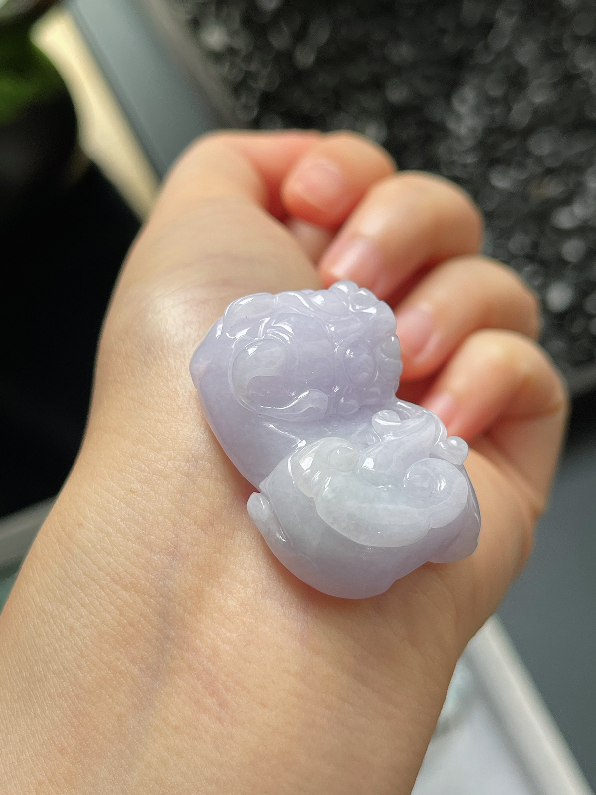翡翠糯化种淡紫色貔貅吊坠