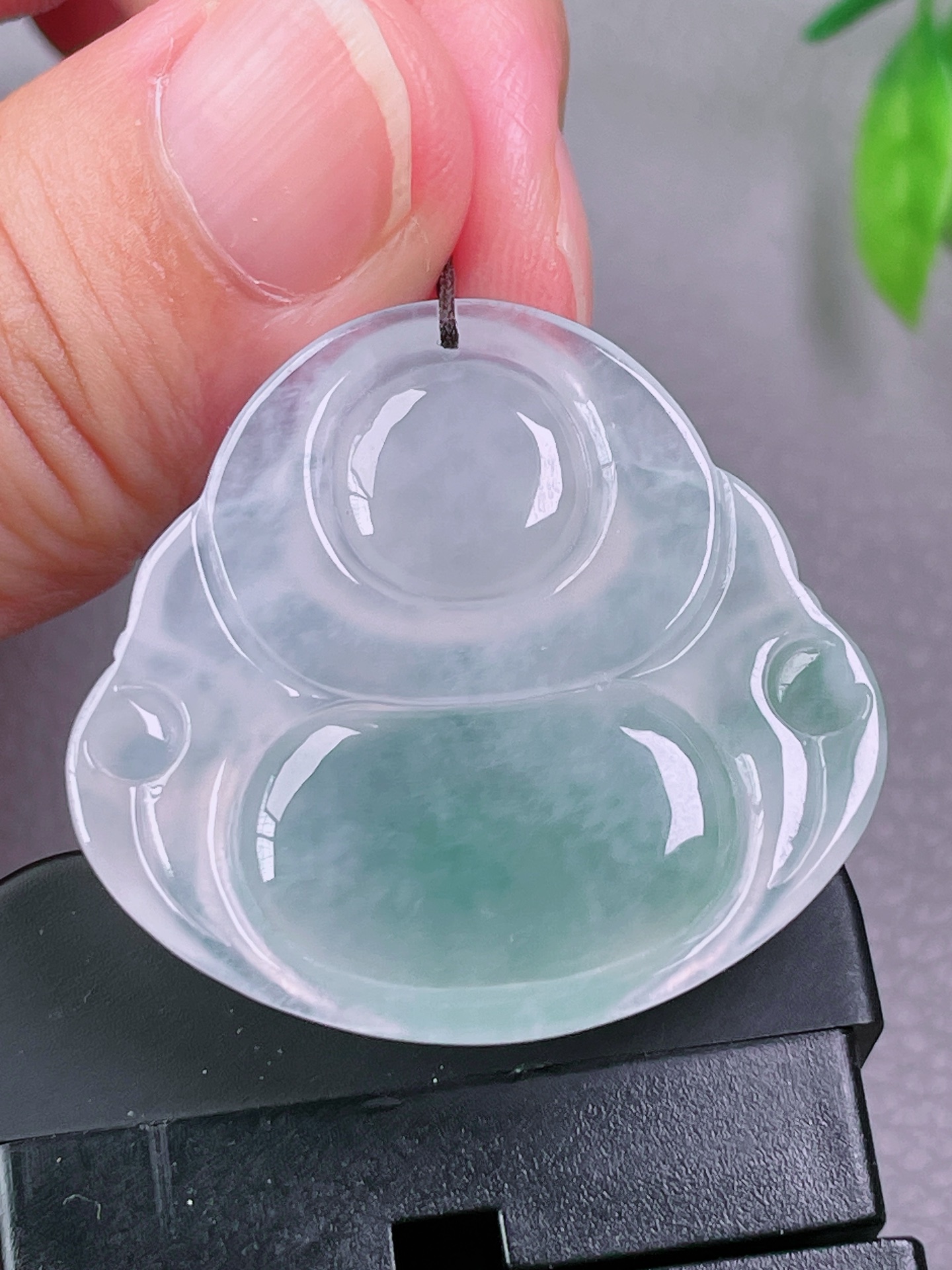 高冰种飘花佛公，无裂，饱满大肚，冰透水润，精品，起荧光，尺寸：33.6-35.2-7.6