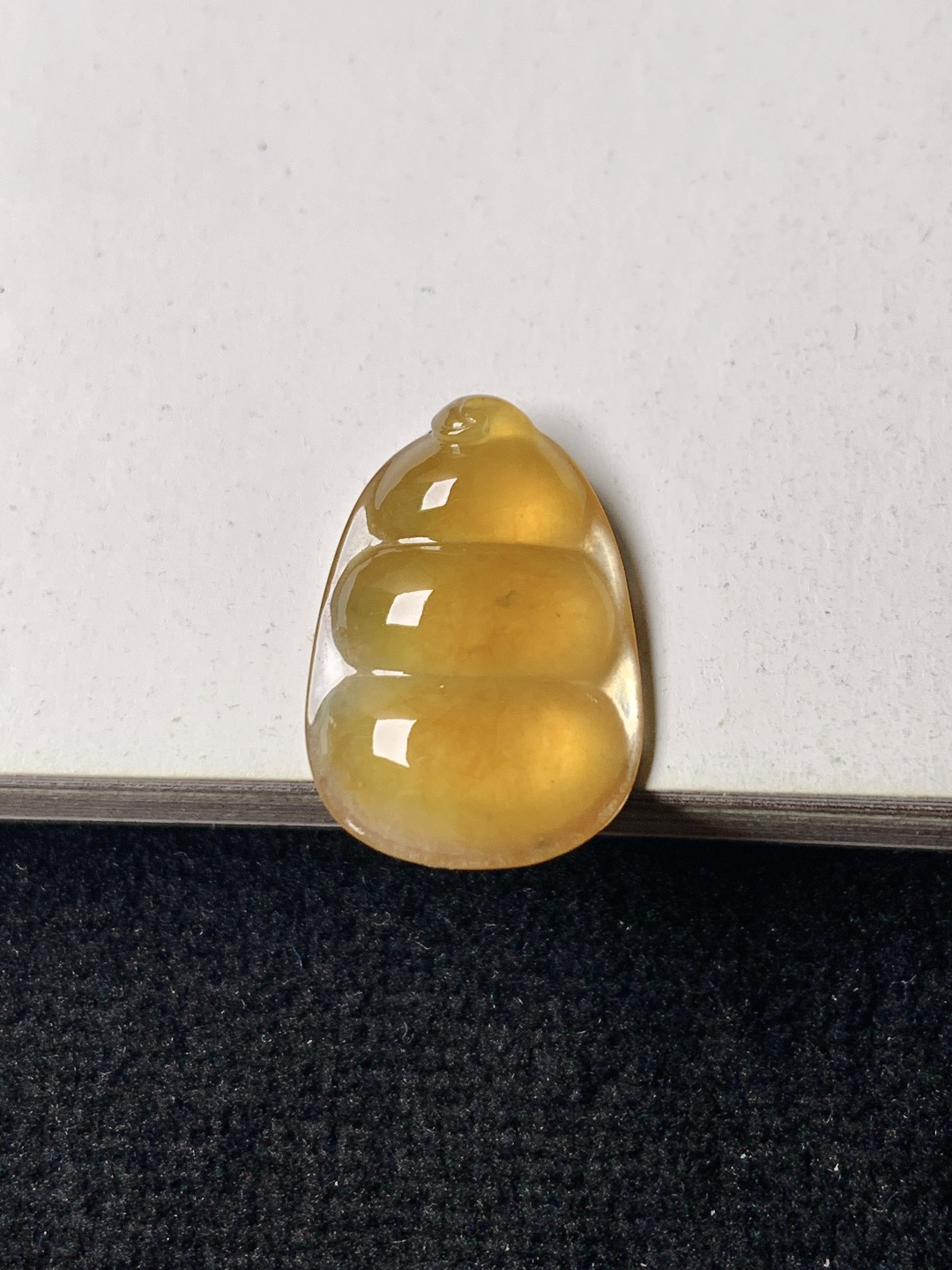 冰黄飘花福豆，色泽浓艳，尺寸19.8*13.8*3.9