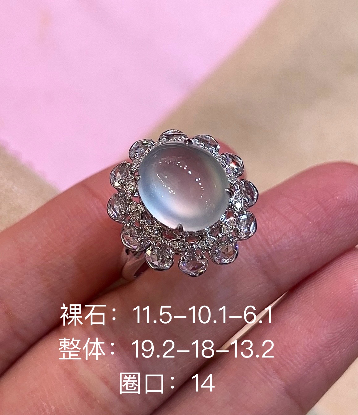 高冰翡翠蛋面戒指，冰透透水润润，种水，胶感十足，圆润饱满，18k金镶南非钻，性比超高，11.5-10