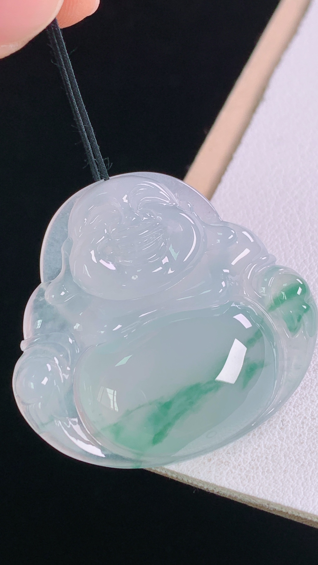冰飘花佛公，花色灵动，水润清爽，无裂，尺寸:32.5-35.1-6.3mm